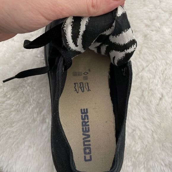 Converse Low Top Sneakers -> Converse Low Top Sneakers - Picture 4 of 5